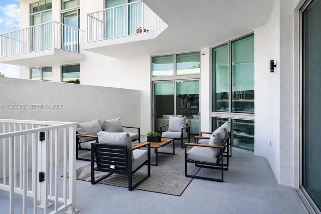 2100 Van Buren St 214, Hollywood, FL 33020