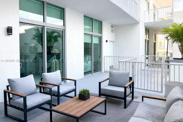 2100 Van Buren St 214, Hollywood, FL 33020