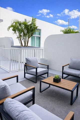 2100 Van Buren St 214, Hollywood, FL 33020