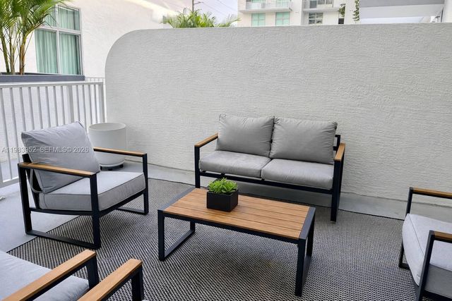 2100 Van Buren St 214, Hollywood, FL 33020