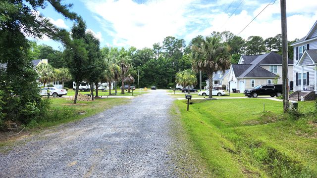 7-E Young Drive, Summerville, SC 29483