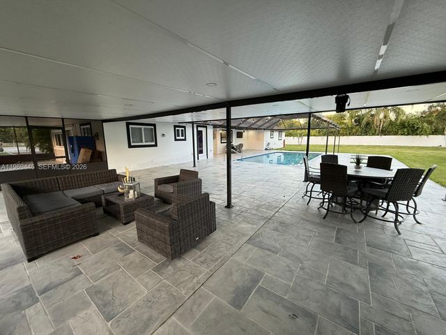 15750 SW 216th St, Miami, FL 33170