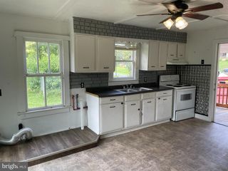 604 W KING ST, Strasburg, VA 22657