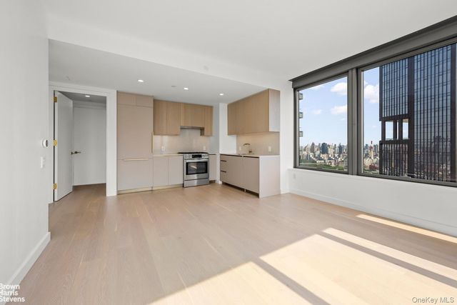 3 Court Square 3908, Long Island City, NY 11101