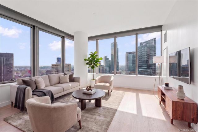 3 Court Square 3908, Long Island City, NY 11101