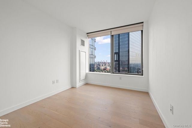 3 Court Square 3908, Long Island City, NY 11101