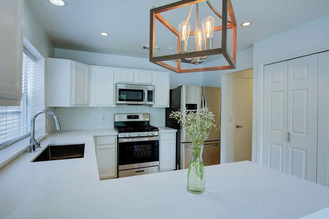 10 Indian Sage, The Woodlands, TX 77381
