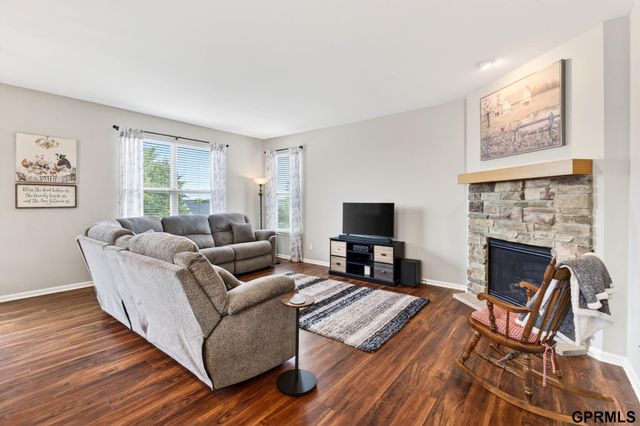 2306 Ridgeview Drive, Papillion, NE 68046