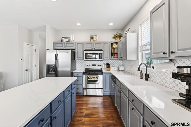 2306 Ridgeview Drive, Papillion, NE 68046