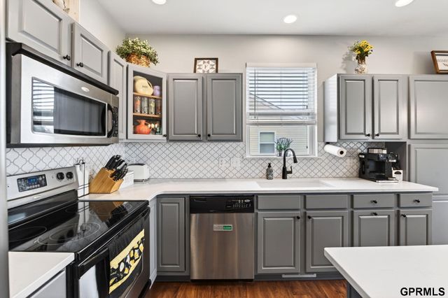 2306 Ridgeview Drive, Papillion, NE 68046