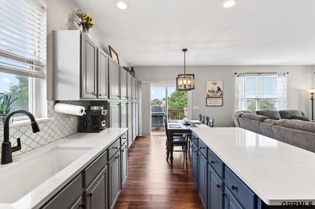 2306 Ridgeview Drive, Papillion, NE 68046