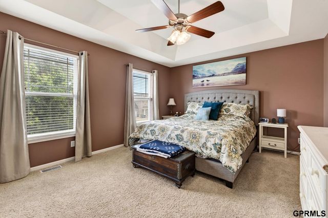2306 Ridgeview Drive, Papillion, NE 68046