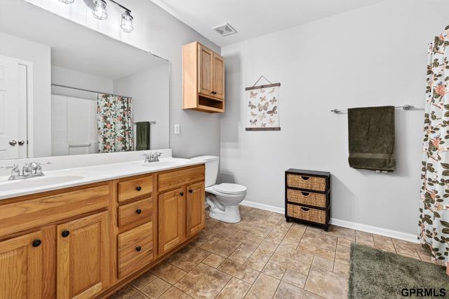 2306 Ridgeview Drive, Papillion, NE 68046