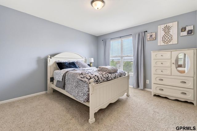 2306 Ridgeview Drive, Papillion, NE 68046