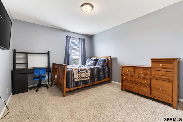 2306 Ridgeview Drive, Papillion, NE 68046