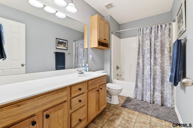2306 Ridgeview Drive, Papillion, NE 68046