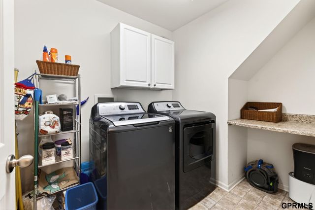 2306 Ridgeview Drive, Papillion, NE 68046