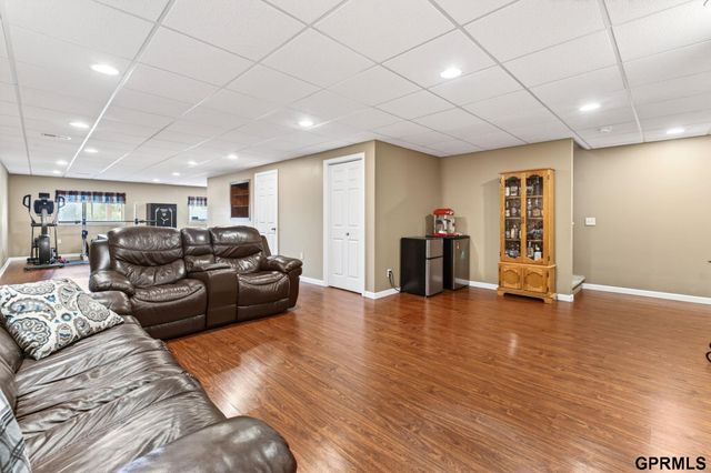 2306 Ridgeview Drive, Papillion, NE 68046