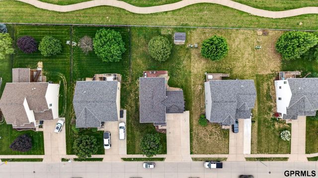 2306 Ridgeview Drive, Papillion, NE 68046