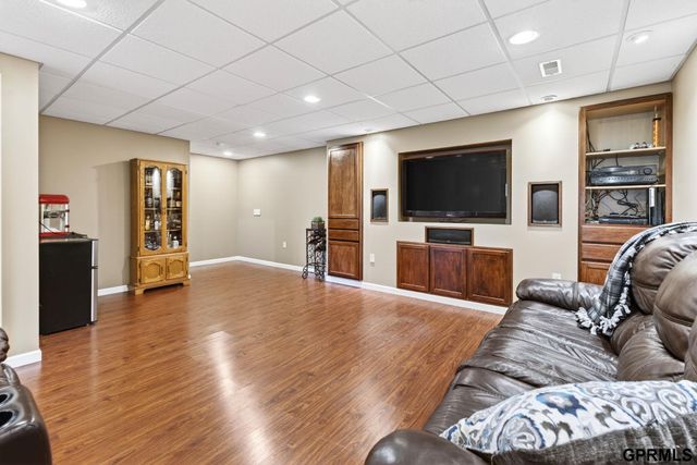 2306 Ridgeview Drive, Papillion, NE 68046