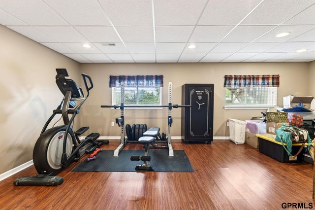 2306 Ridgeview Drive, Papillion, NE 68046