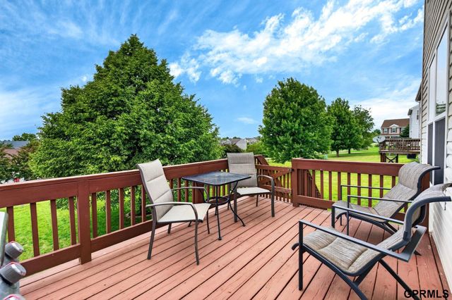 2306 Ridgeview Drive, Papillion, NE 68046