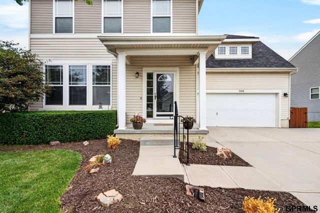 2306 Ridgeview Drive, Papillion, NE 68046