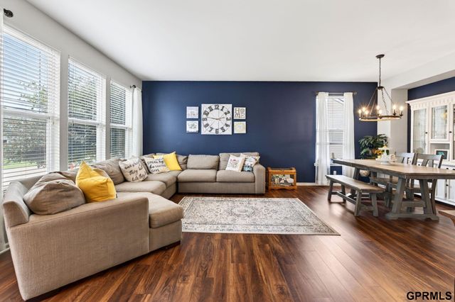 2306 Ridgeview Drive, Papillion, NE 68046