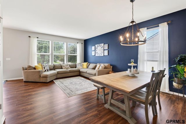2306 Ridgeview Drive, Papillion, NE 68046