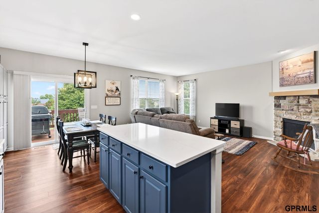 2306 Ridgeview Drive, Papillion, NE 68046