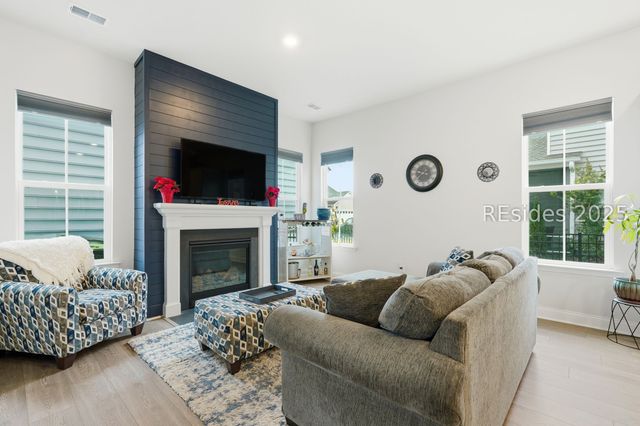 188 Hawthorn Ln, Hardeeville, SC 29927