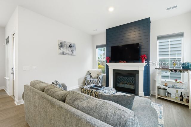 188 Hawthorn Ln, Hardeeville, SC 29927