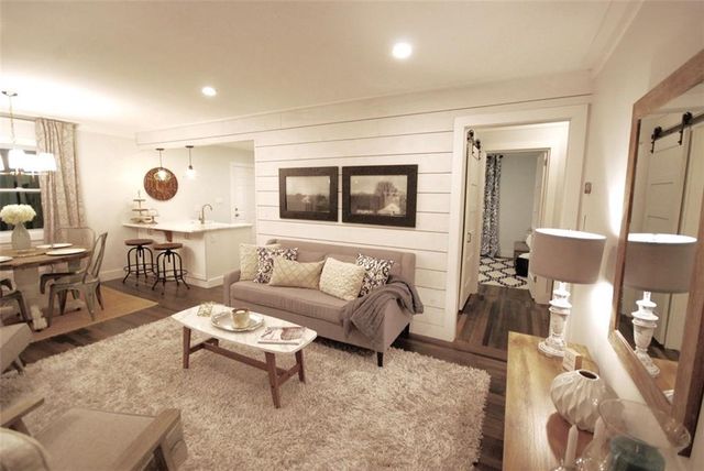 911 LAKE SE Court, Smyrna, GA 30082