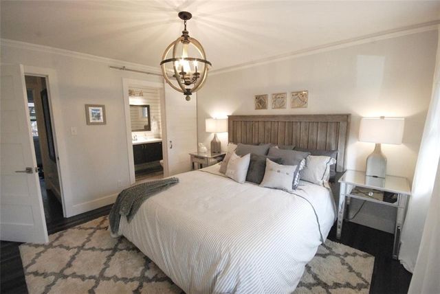 911 LAKE SE Court, Smyrna, GA 30082