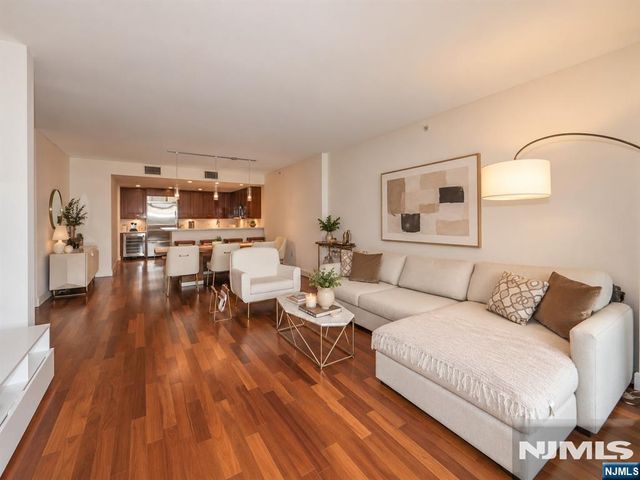 8100 River Road 601, North Bergen, NJ 07047