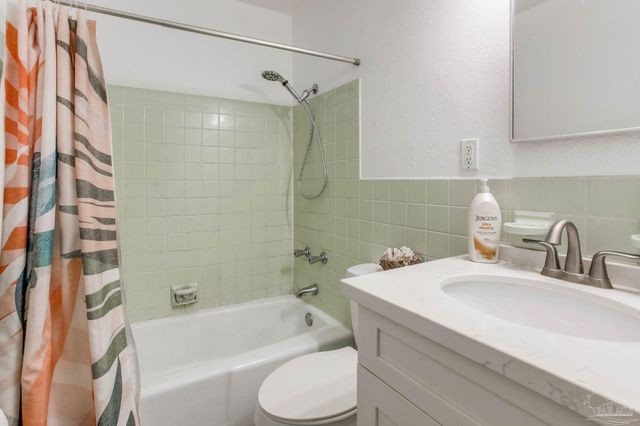 201 Pensacola Beach Rd A25, Gulf Breeze, FL 32561