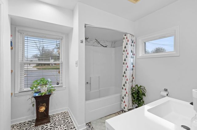 2108 Sanborn Dr, Nashville, TN 37210