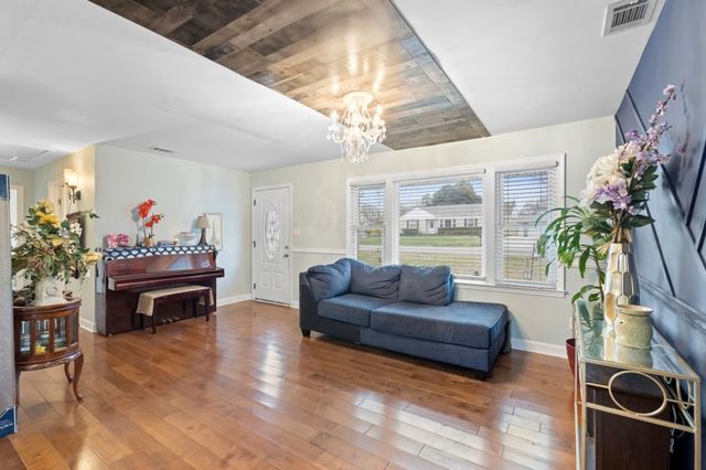 2108 Sanborn Dr, Nashville, TN 37210