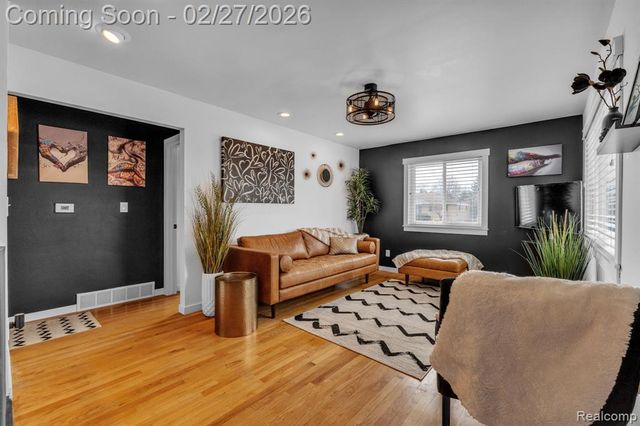 14912 Heyer Street, Livonia, MI 48154