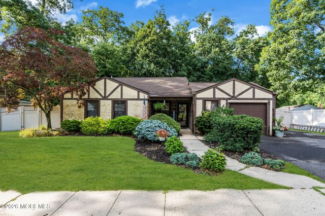 10 Concord Circle, Howell, NJ 07731