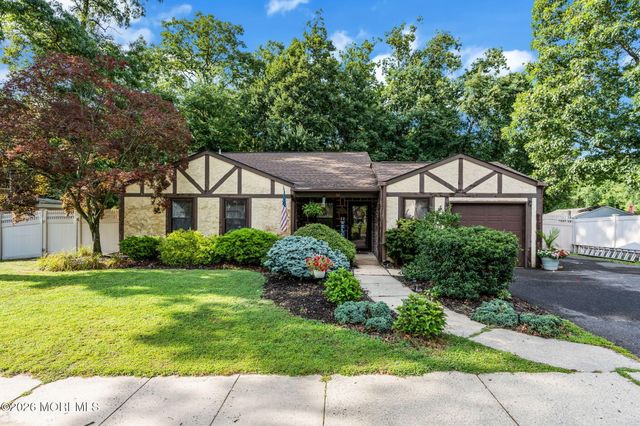 10 Concord Circle, Howell, NJ 07731
