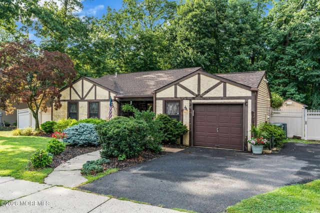 10 Concord Circle, Howell, NJ 07731