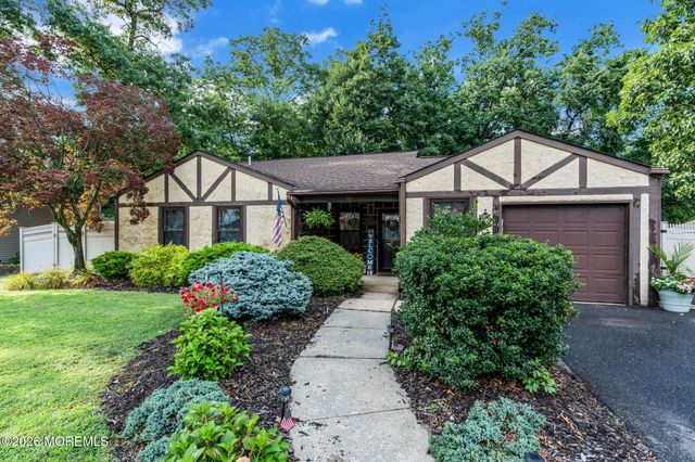 10 Concord Circle, Howell, NJ 07731