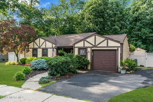 10 Concord Circle, Howell, NJ 07731
