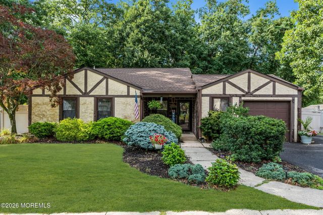 10 Concord Circle, Howell, NJ 07731