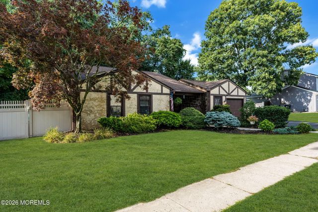 10 Concord Circle, Howell, NJ 07731