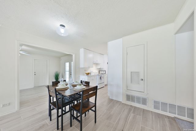 6243 FLINT ROCK DR, San Antonio, TX 78238