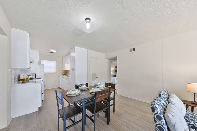6243 FLINT ROCK DR, San Antonio, TX 78238
