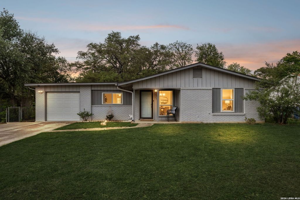 6243 FLINT ROCK DR, San Antonio, TX 78238