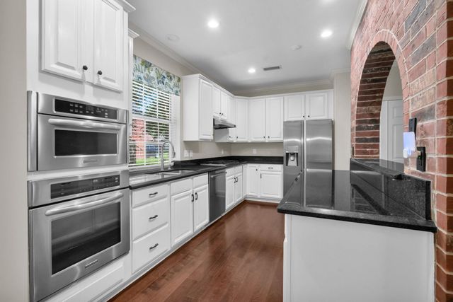 67 E Sterling Pond Circle, The Woodlands, TX 77382
